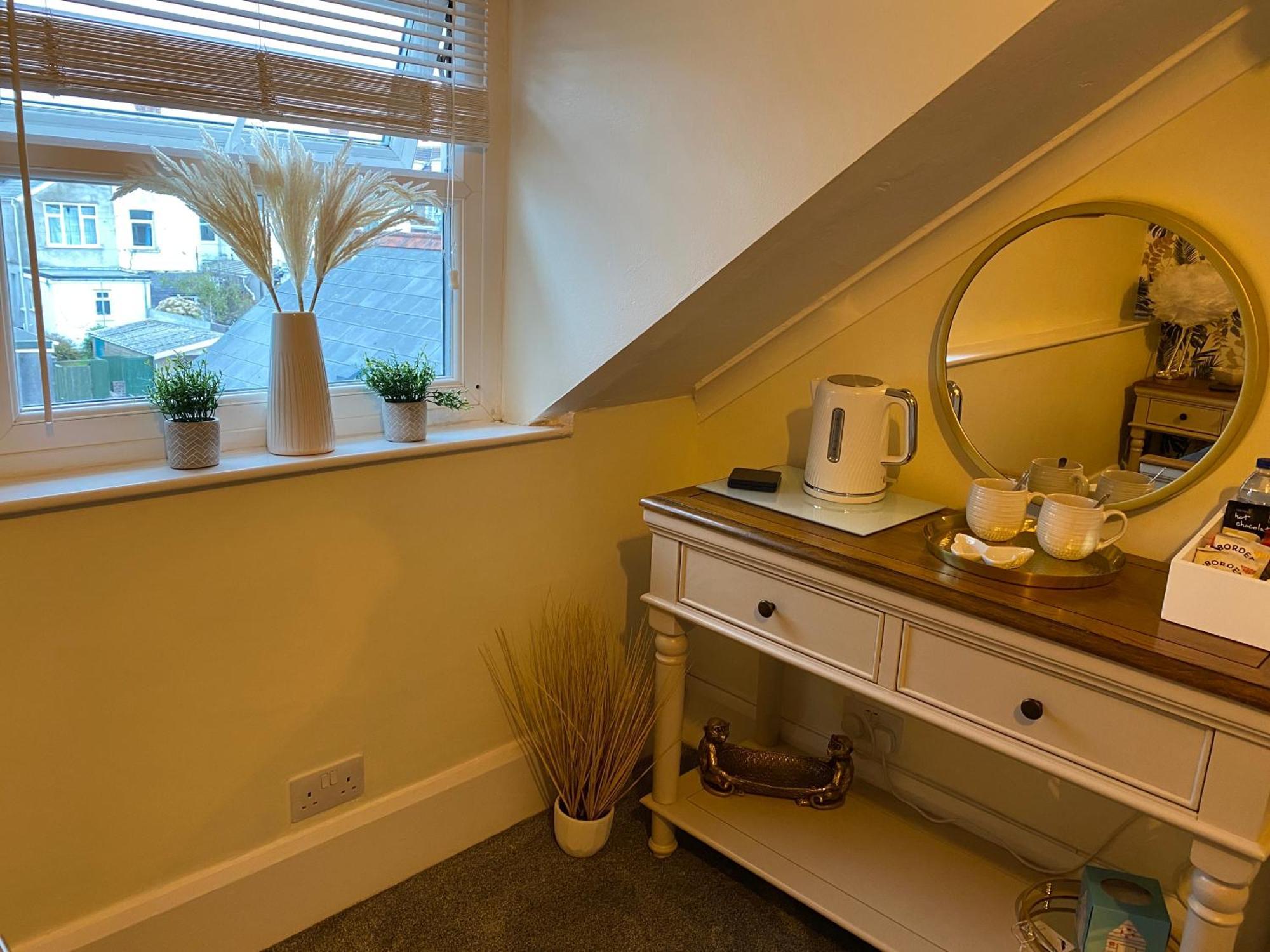 Butterfly Guest House Porthcawl Esterno foto