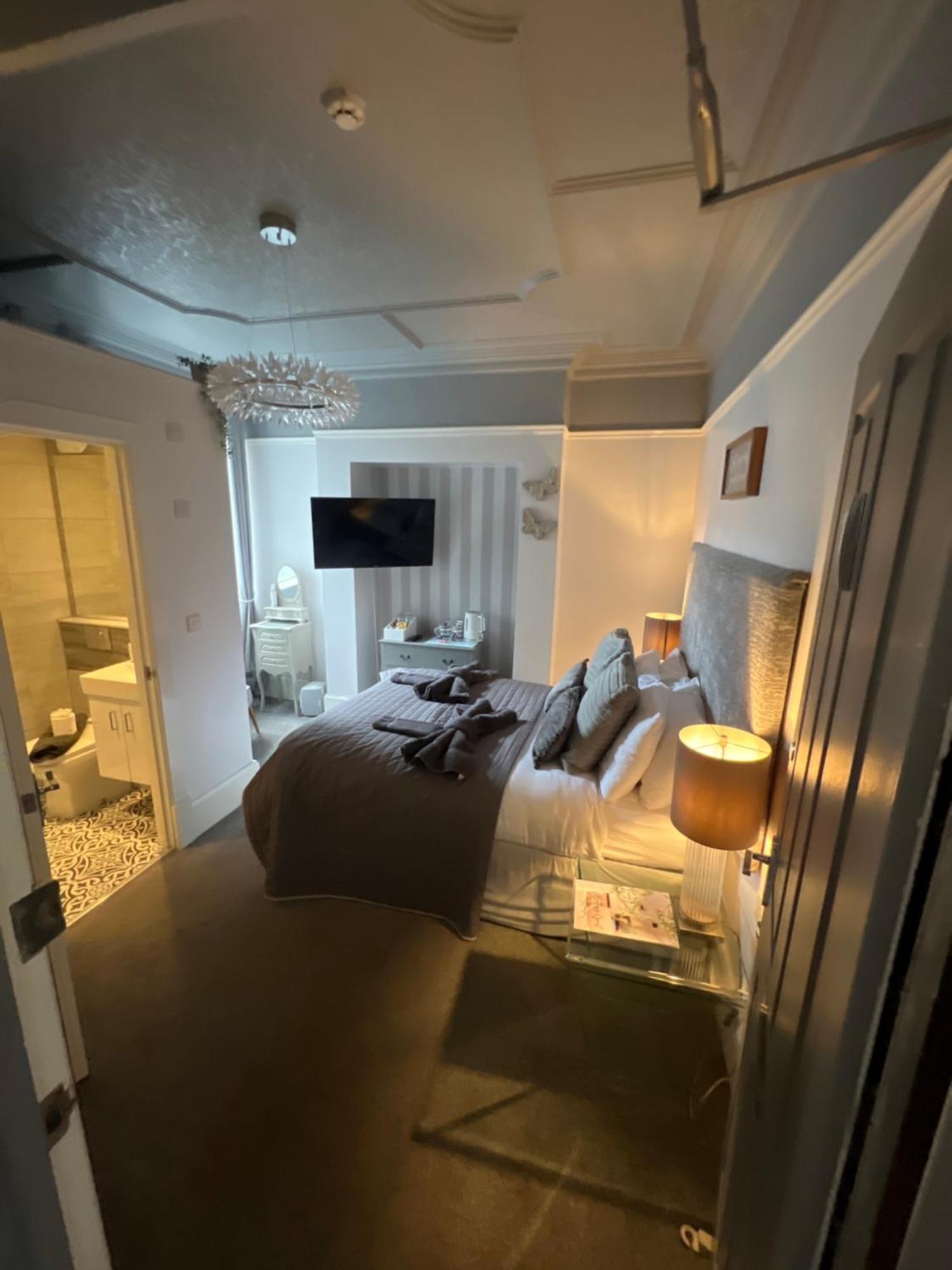 Butterfly Guest House Porthcawl Esterno foto